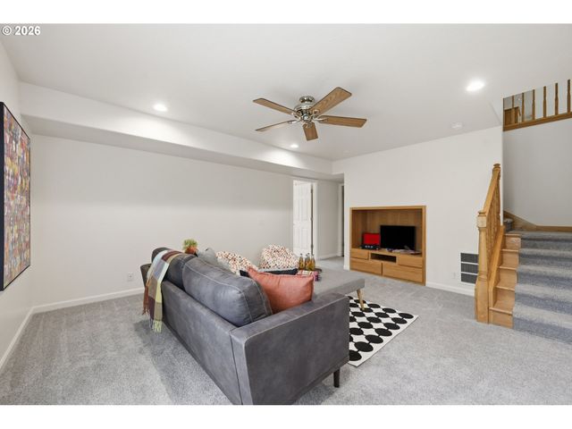3083 SKYVIEW Ln, Eugene, OR 97405