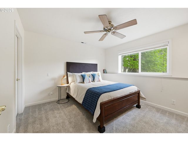 3083 SKYVIEW Ln, Eugene, OR 97405