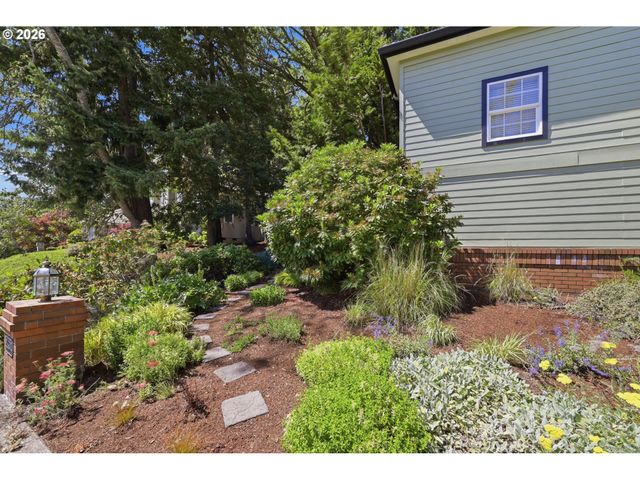 3083 SKYVIEW Ln, Eugene, OR 97405
