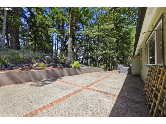3083 SKYVIEW Ln, Eugene, OR 97405