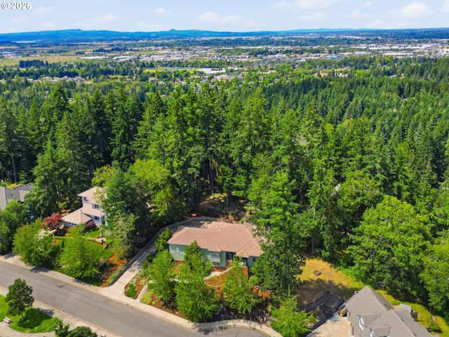 3083 SKYVIEW Ln, Eugene, OR 97405