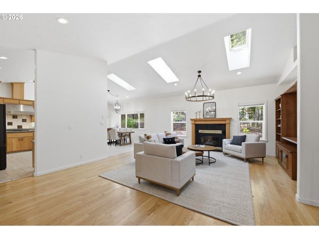 3083 SKYVIEW Ln, Eugene, OR 97405