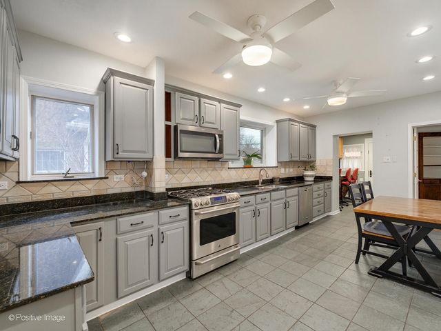 10337 S Hamilton Avenue, Chicago, IL 60643