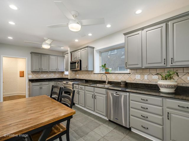 10337 S Hamilton Avenue, Chicago, IL 60643