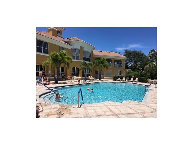 5060 Fairways Circle F207, Vero Beach, FL 32967