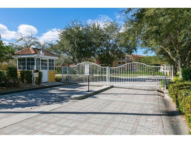 5060 Fairways Circle F207, Vero Beach, FL 32967