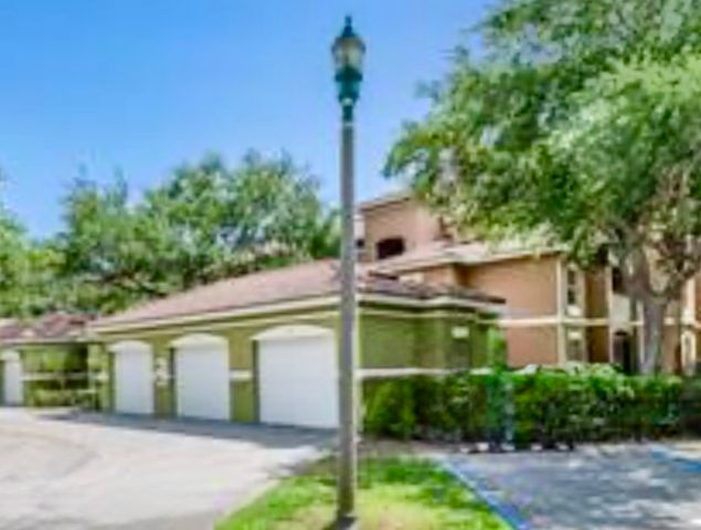 5060 Fairways Circle F207, Vero Beach, FL 32967