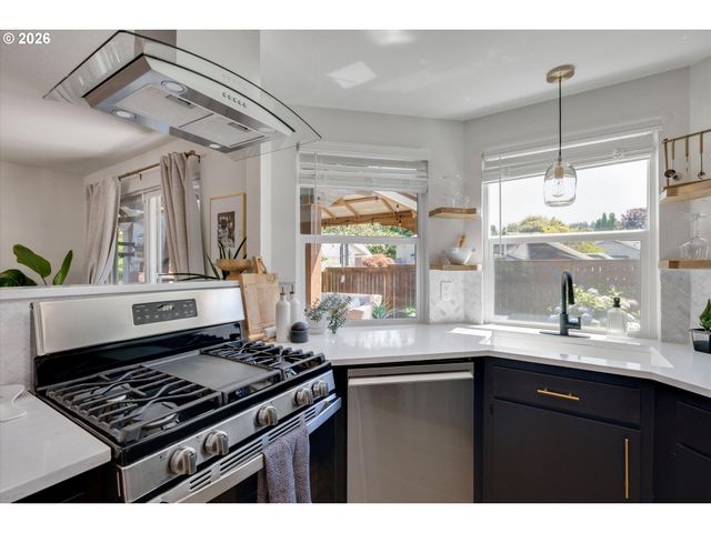 13570 Sw FEIRING Ln, Portland, OR 97223