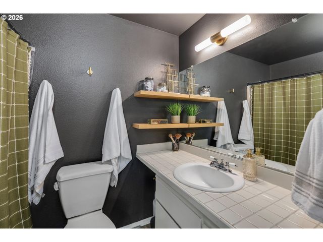 13570 Sw FEIRING Ln, Portland, OR 97223