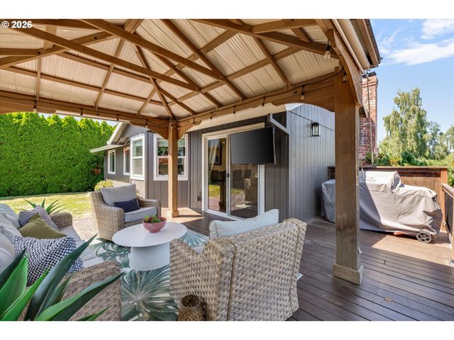 13570 Sw FEIRING Ln, Portland, OR 97223