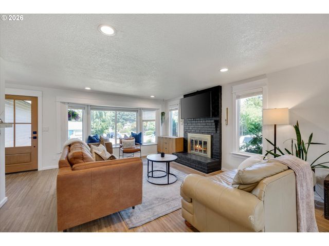 13570 Sw FEIRING Ln, Portland, OR 97223