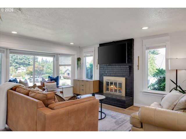 13570 Sw FEIRING Ln, Portland, OR 97223