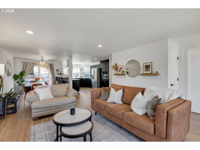 13570 Sw FEIRING Ln, Portland, OR 97223