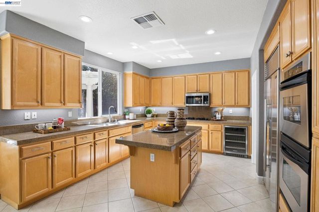 22 Byron Ct, Concord, CA 94521