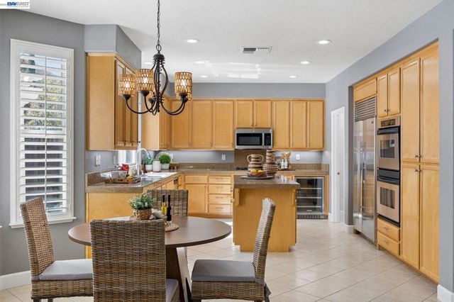22 Byron Ct, Concord, CA 94521