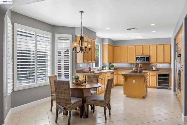 22 Byron Ct, Concord, CA 94521