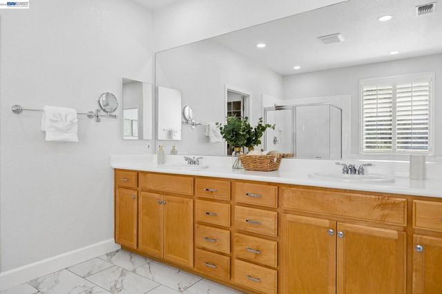 22 Byron Ct, Concord, CA 94521