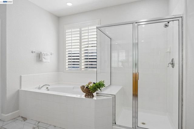 22 Byron Ct, Concord, CA 94521
