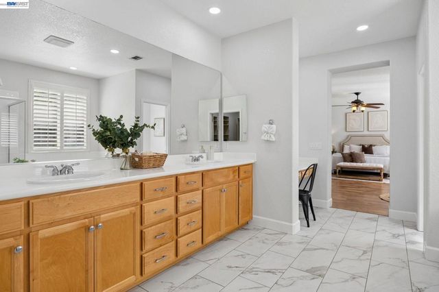 22 Byron Ct, Concord, CA 94521