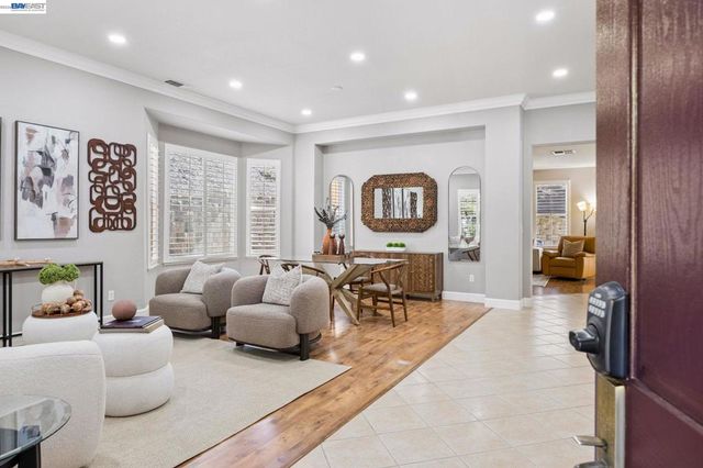 22 Byron Ct, Concord, CA 94521