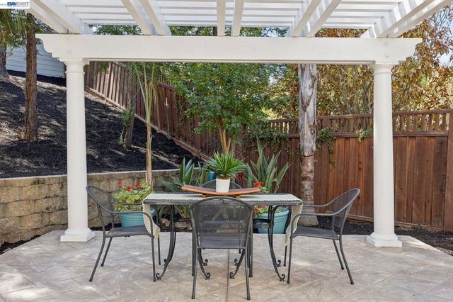 22 Byron Ct, Concord, CA 94521