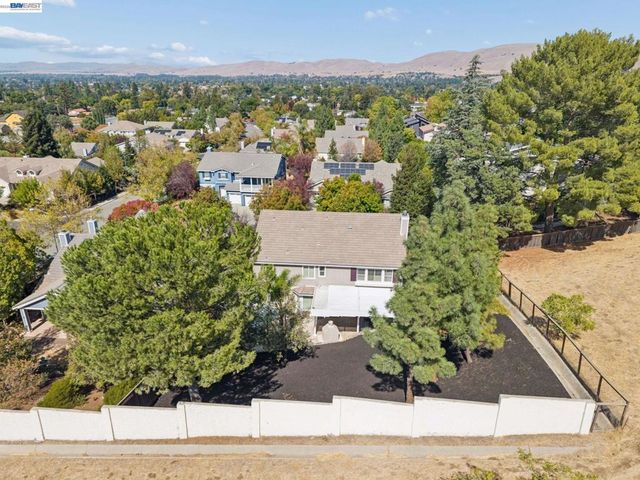 22 Byron Ct, Concord, CA 94521