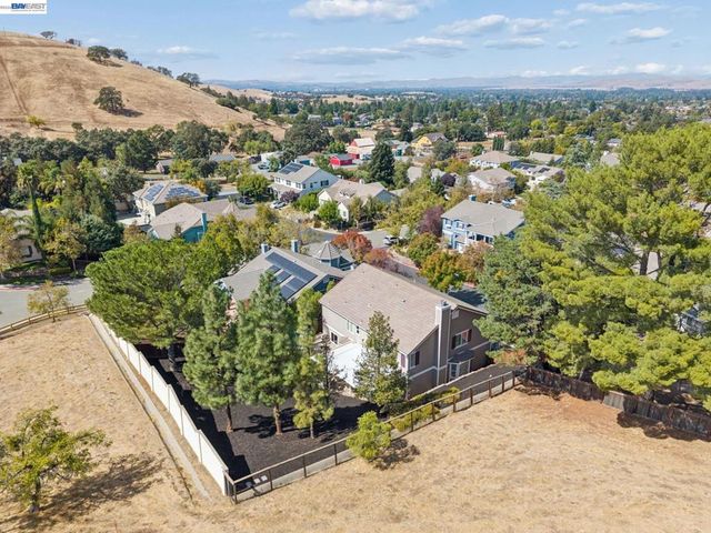22 Byron Ct, Concord, CA 94521