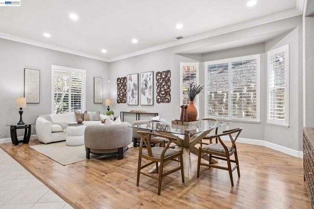 22 Byron Ct, Concord, CA 94521