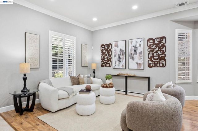 22 Byron Ct, Concord, CA 94521