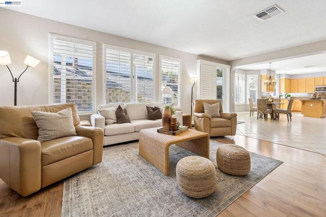 22 Byron Ct, Concord, CA 94521