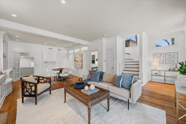 611 Elmwood Avenue, Wilmette, IL 60091