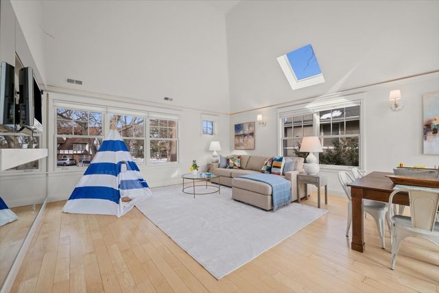 611 Elmwood Avenue, Wilmette, IL 60091