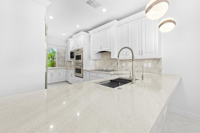 88 N Lakeshore Drive, Hypoluxo, FL 33462