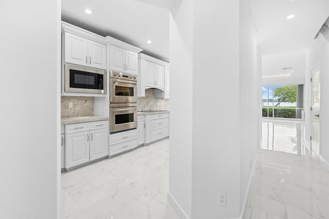 88 N Lakeshore Drive, Hypoluxo, FL 33462