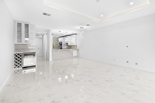 88 N Lakeshore Drive, Hypoluxo, FL 33462