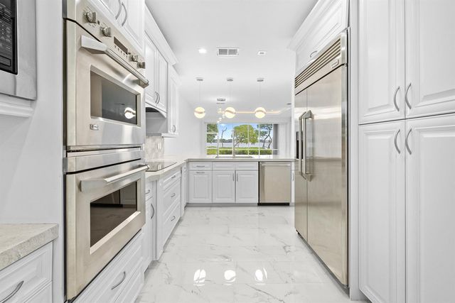 88 N Lakeshore Drive, Hypoluxo, FL 33462