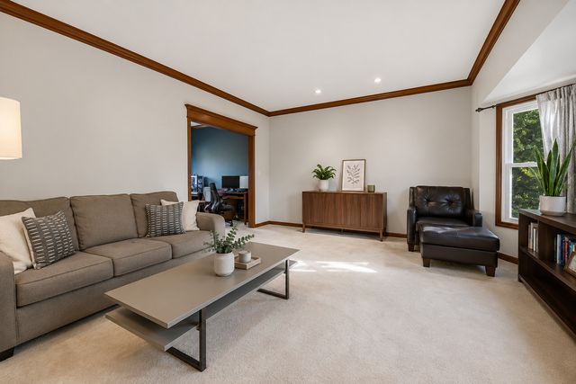 2541 Cheshire Drive, Aurora, IL 60504