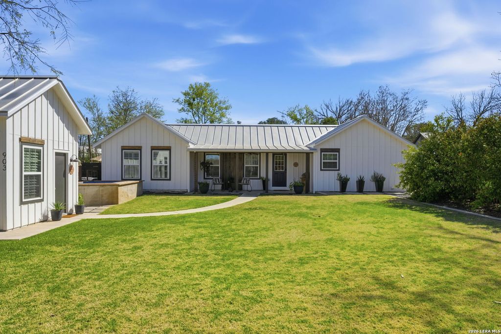 903 Front St., Comfort, TX 78013