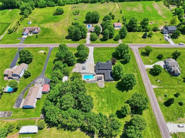 20189 167th Street, Basehor, KS 66007