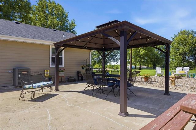 20189 167th Street, Basehor, KS 66007