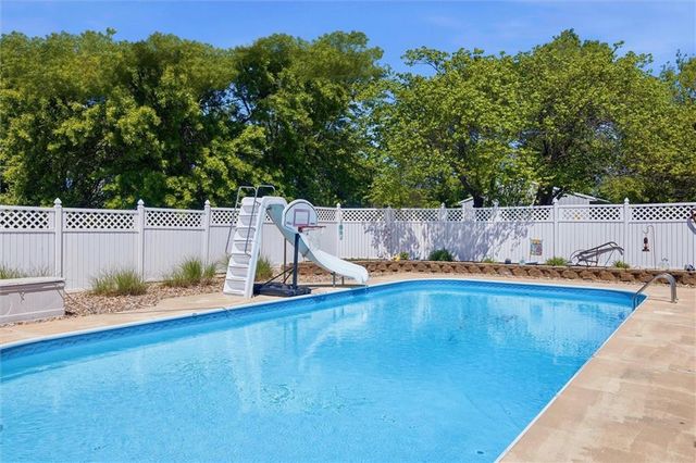 20189 167th Street, Basehor, KS 66007