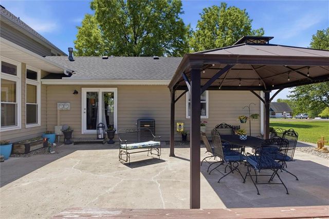 20189 167th Street, Basehor, KS 66007
