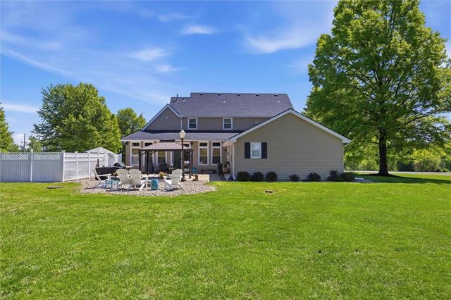 20189 167th Street, Basehor, KS 66007