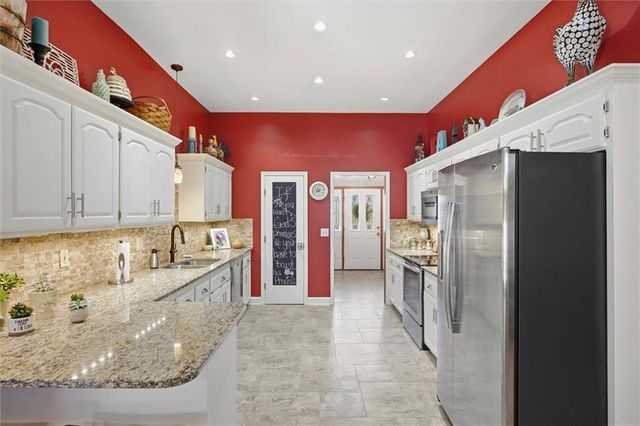 20189 167th Street, Basehor, KS 66007