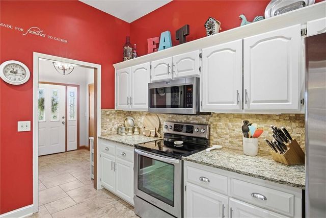 20189 167th Street, Basehor, KS 66007