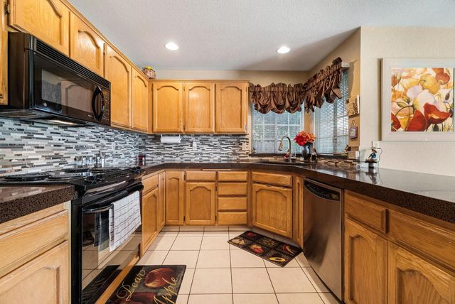 2460 Stabler Ln, Yuba City, CA 95993