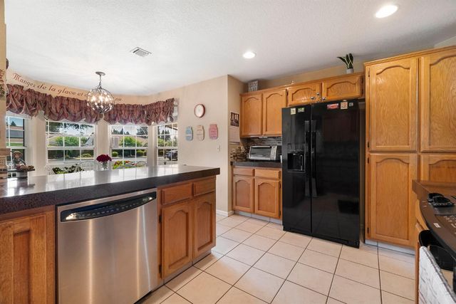 2460 Stabler Ln, Yuba City, CA 95993