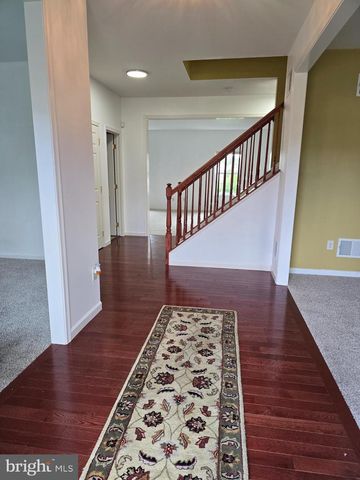 625 WARMINSTER LN, Lititz, PA 17543