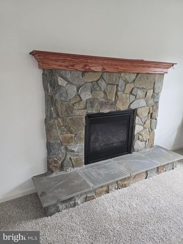 625 WARMINSTER LN, Lititz, PA 17543