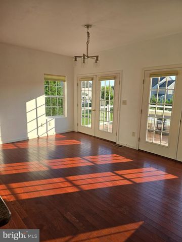 625 WARMINSTER LN, Lititz, PA 17543